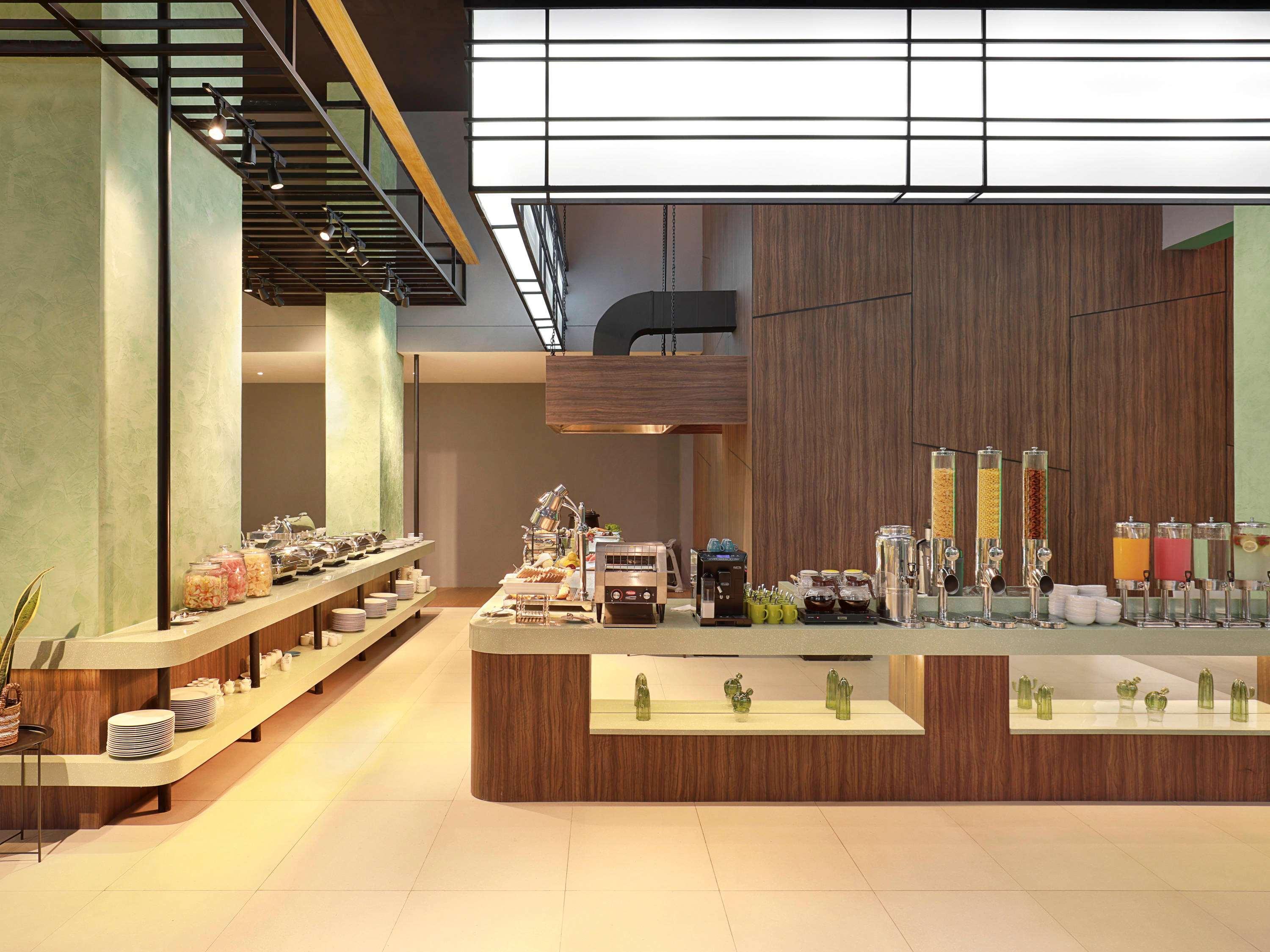 Ibis Styles Jakarta Simatupang Exterior foto