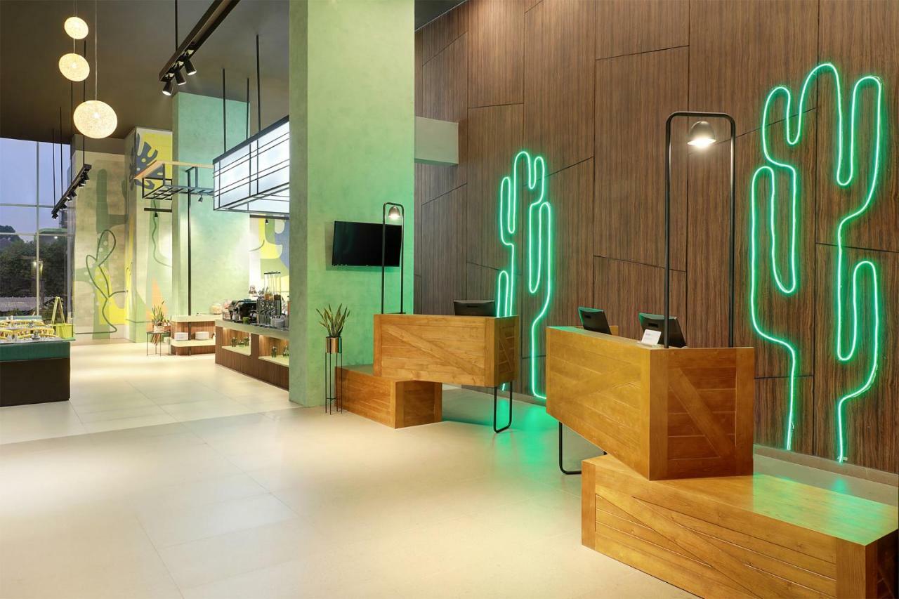 Ibis Styles Jakarta Simatupang Exterior foto